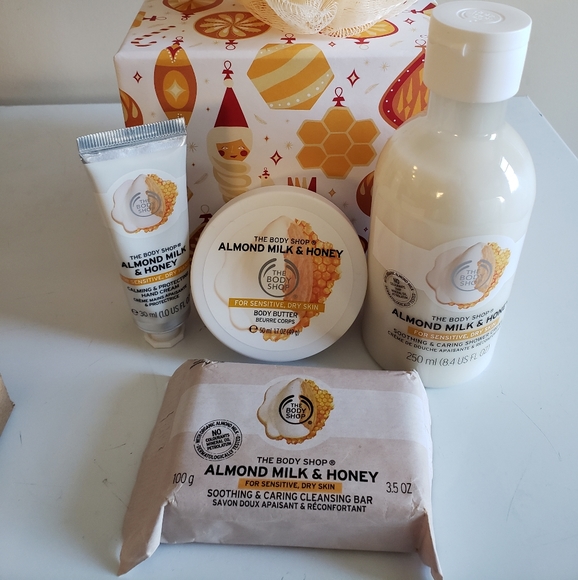 Brand New The Body Shop Bath Set - Picture 1 of 16